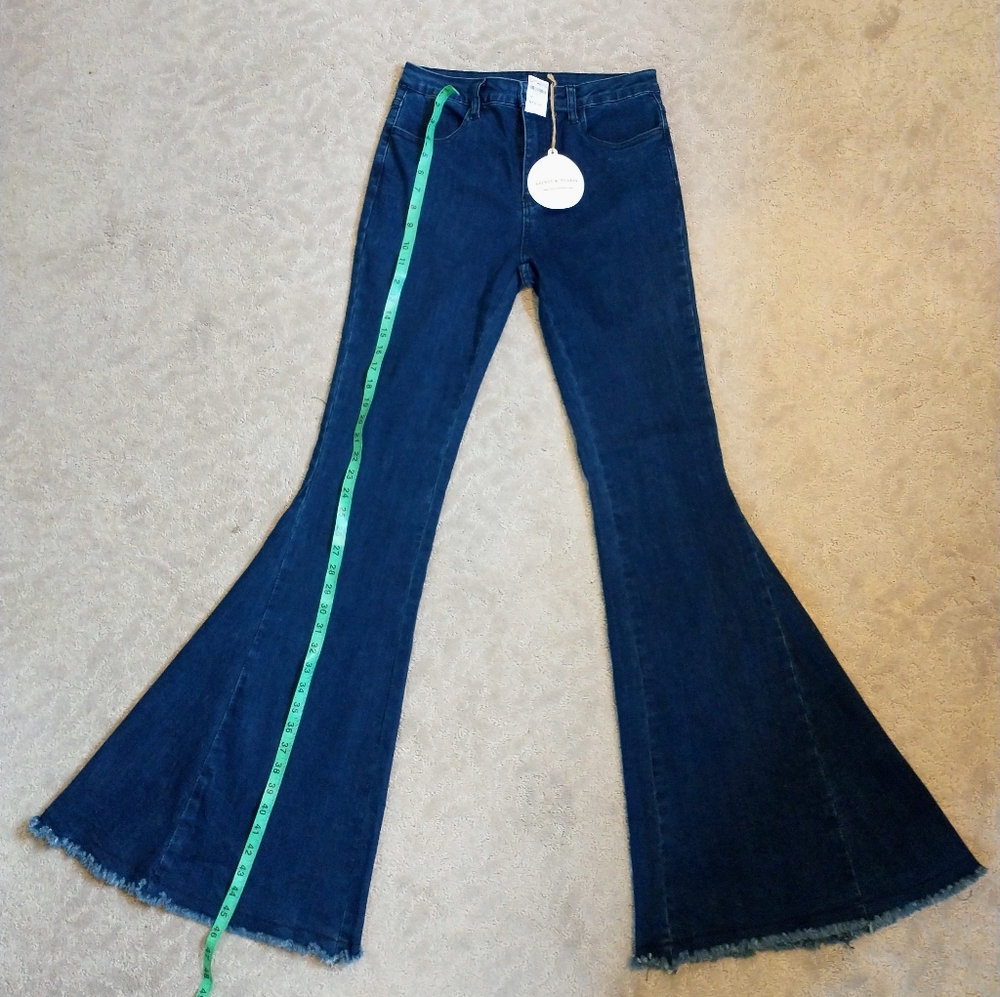 NWT Saints & Hearts Women's High Rise Dark Wash Flare Jeans Medium